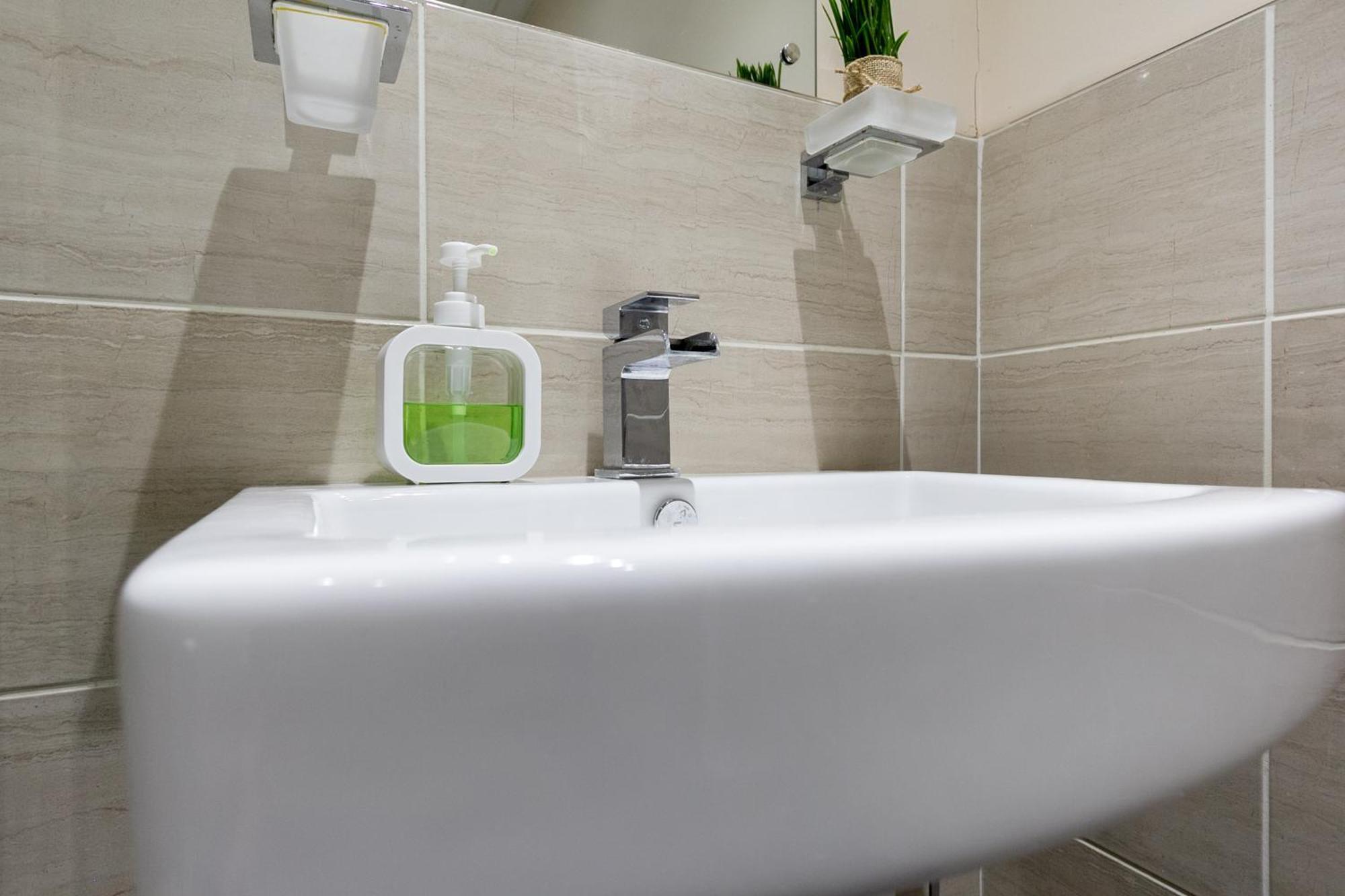 Apartmán Bathway House - Free Secured Parking And Wifi Coventry Exteriér fotografie